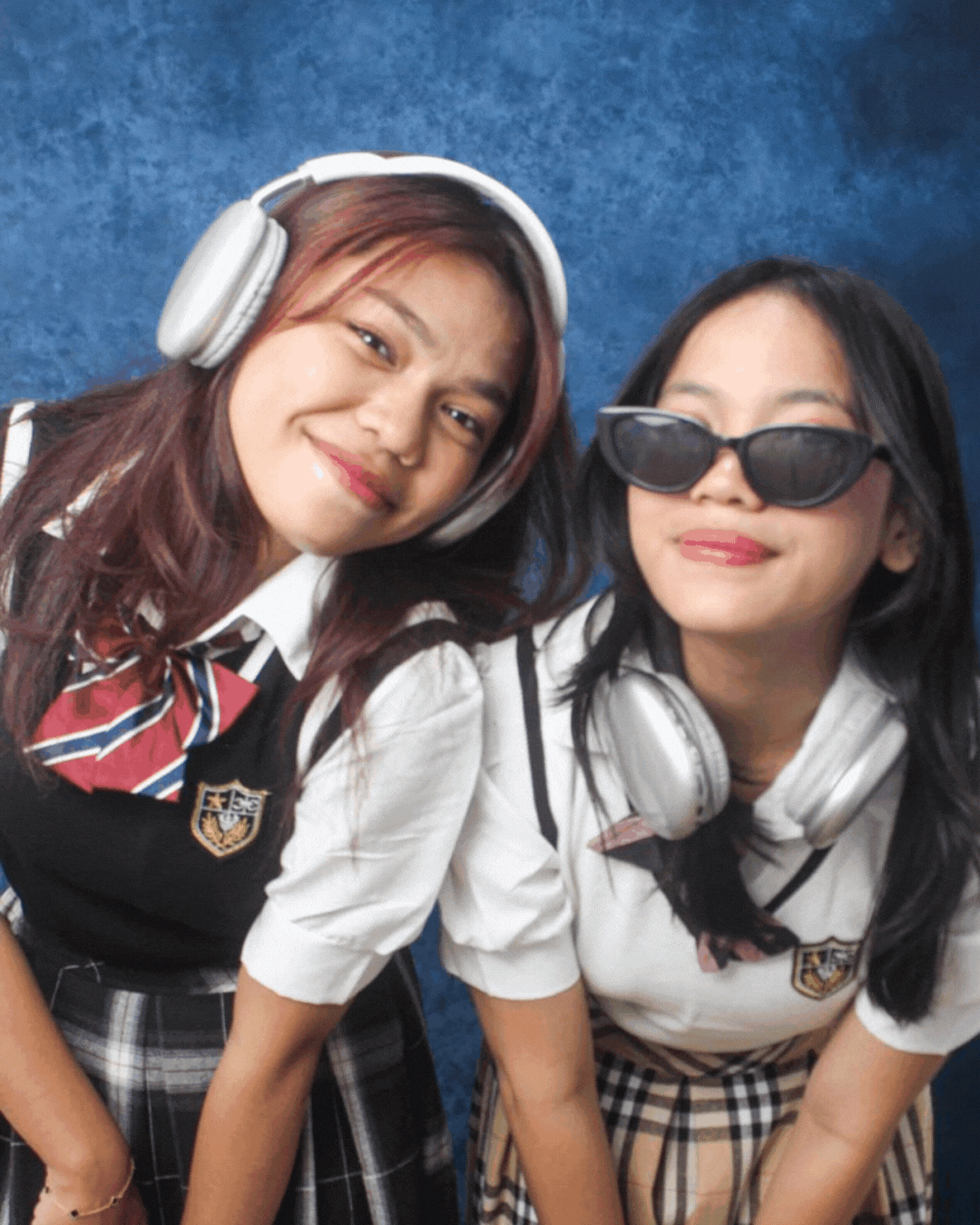 Waroeng Foto adalah self photo studio dan photobox kekinian di Kukusan, Depok — tempat terbaik untuk foto estetik, cetak 4R, dan photobooth berkualitas. Cocok untuk mahasiswa UI, pasangan, dan keluarga. Studio foto self-service dengan tema lucu, seragam Korea, dan hasil cetak langsung jadi. Self photo studio Depok terbaik dengan harga terjangkau dan layanan lengkap.